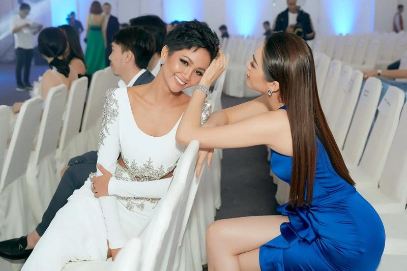 Không còn là hoa hậu nghèo nhất vbiz đỗ mỹ linh mang trang sức tiền tỷ thắp sáng thảm đỏ - 13