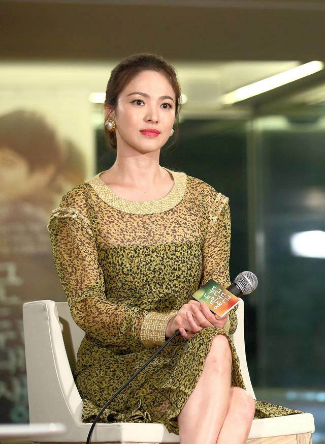 Không đeo nhẫn cưới trang phục lộng lẫy nhưng song hye kyo vẫn khiến fan thất vọng vì - 7