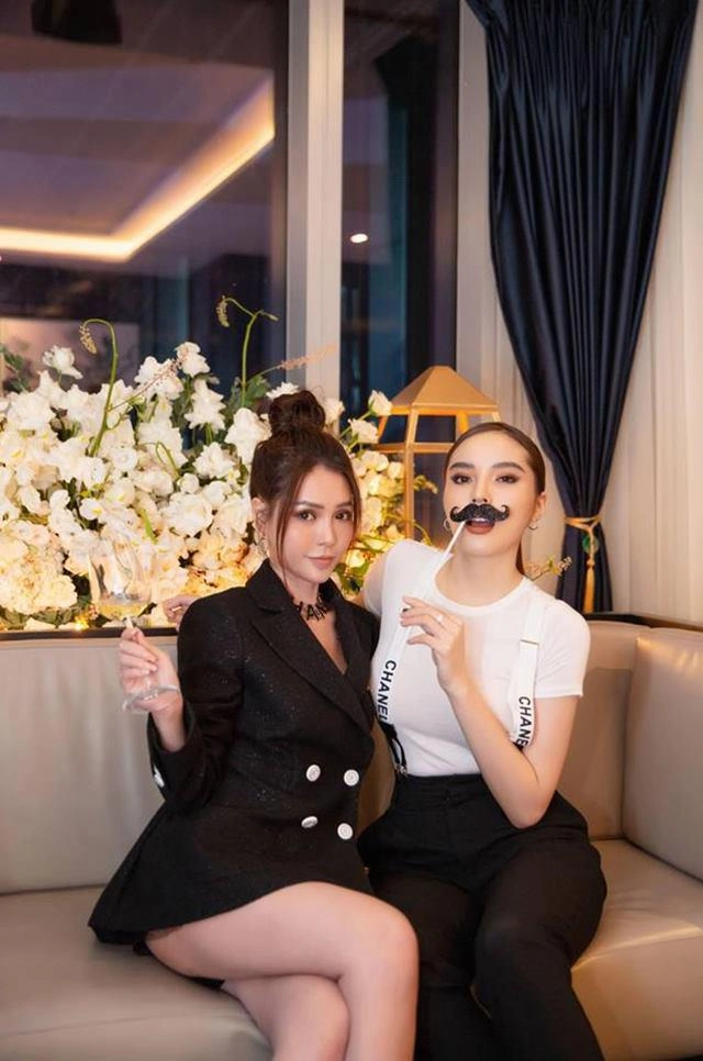 Kỳ duyên cứ hở nhẹ nhàng thì đẹp hết nấc còn kín như bưng lại thành kém duyên - 2