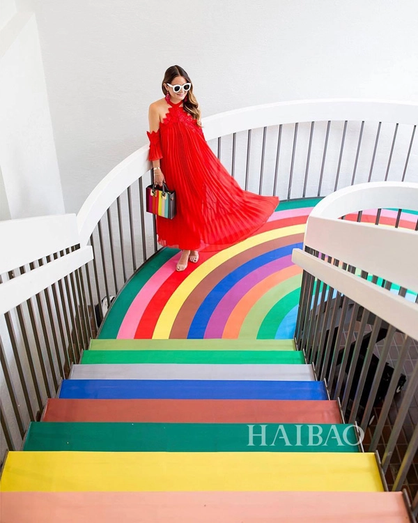 Kỳ lạ cô gái thấp bé như cái kẹo nổi tiếng nhờ mặc đẹp nhưng không bao giờ lộ mặt - 12