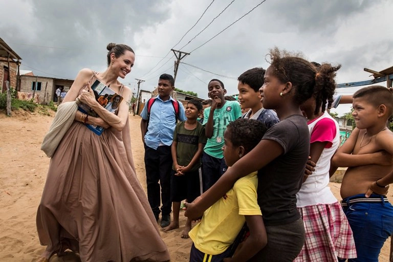 Làm mẹ 6 con angelina jolie đã sống sót trong cuộc chiến nhờ quy tắc mềm mỏng - 6