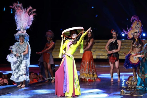 Lan khuê mặc áo tứ thân thi tài năng tại miss world - 1