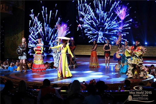 Lan khuê mặc áo tứ thân thi tài năng tại miss world - 2