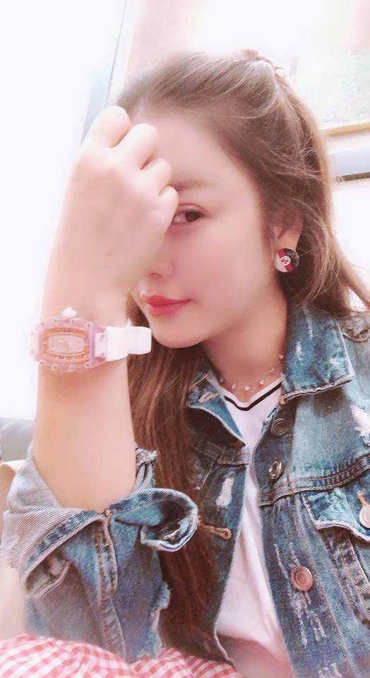 Lâu ngày không diện đồ hiệu lý nhã kỳ tái xuất khoe đồng hồ 28 tỷ đồng ai cũng choáng - 2