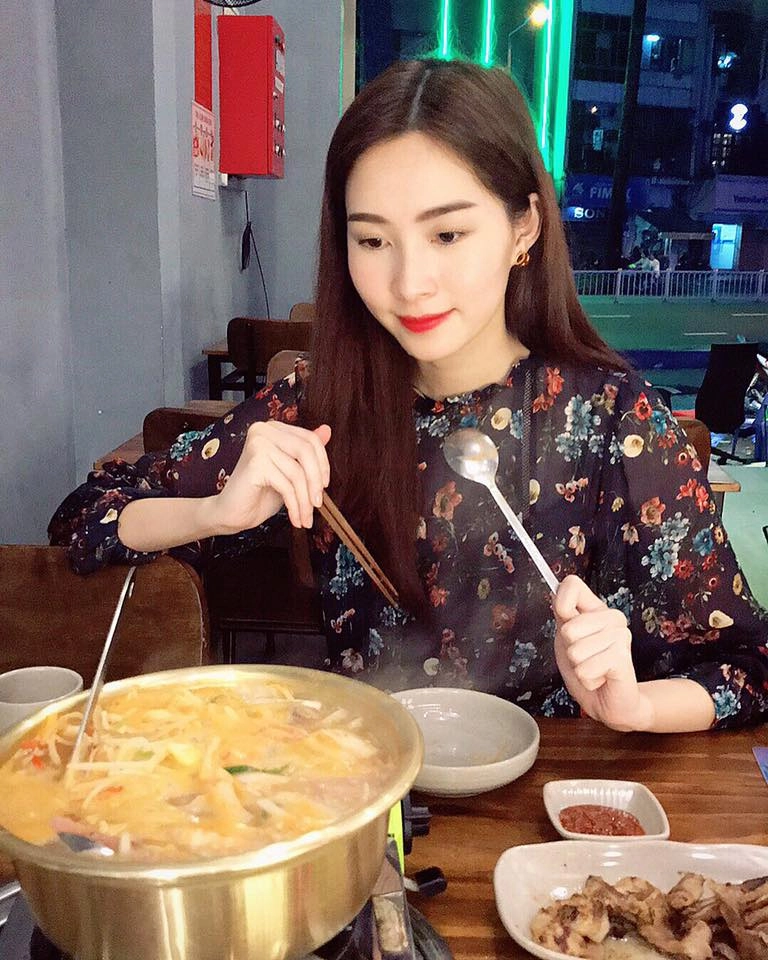 Lấy chồng đại gia nhưng hoa hậu đặng thu thảo vẫn tiết kiệm diện đi diện lại đồ cũ - 9