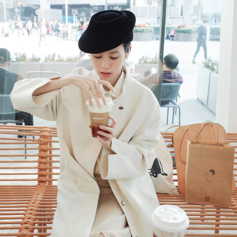 Mặc đi mặc lại vài kiểu đồ cô gái đài bé nhỏ vẫn đẹp nơi ai cũng cao trắng nõn - 14