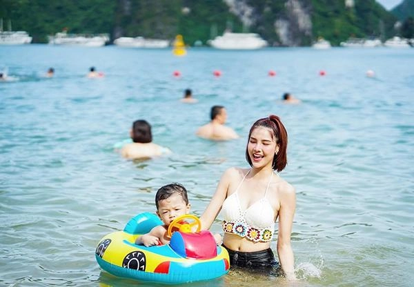 Mặc kiểu tóc bị soi bắt chước tình cũ của chồng kỳ hân vô tư khoe hình diện bikini sexy - 6