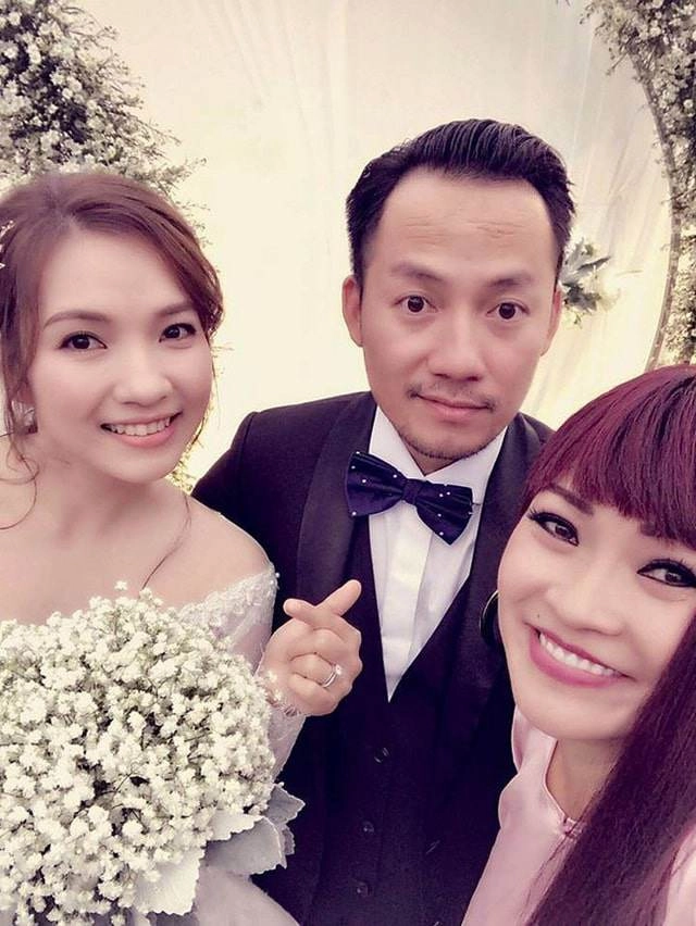 Mặc váy cưới xinh đẹp nhưng vợ của tiến đạt lộ bụng to lùm lùm vướng nghi vấn mang bầu - 8