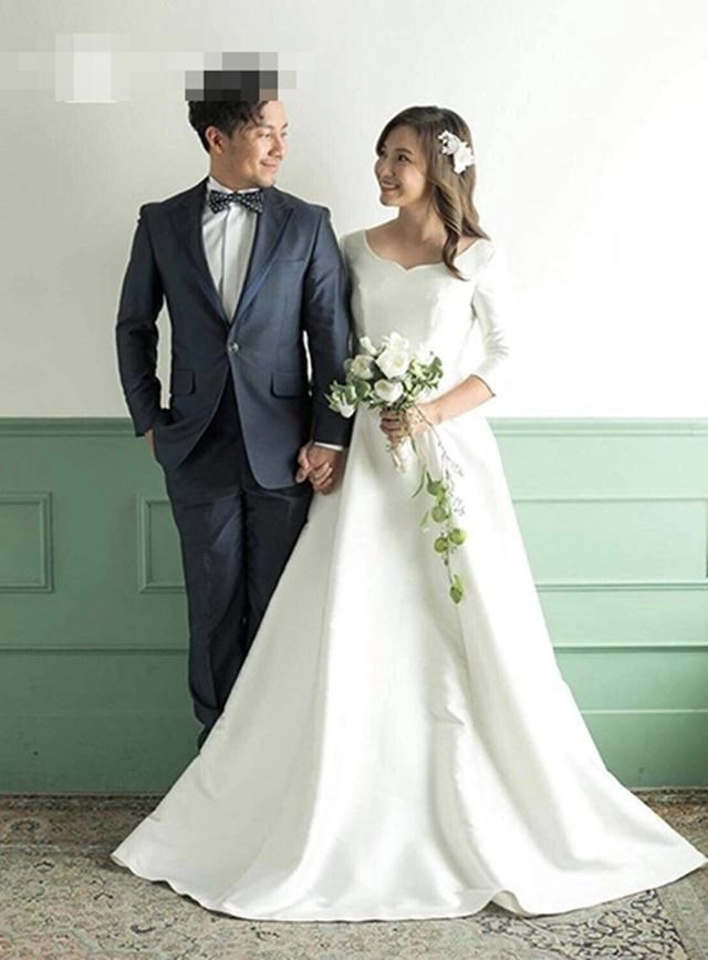 Mặc váy cưới xinh đẹp nhưng vợ của tiến đạt lộ bụng to lùm lùm vướng nghi vấn mang bầu - 10