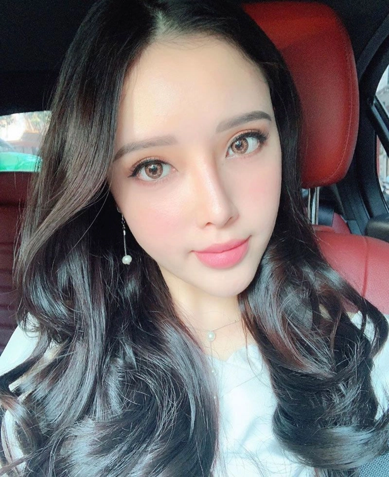 Mai phương thuý vô tình để lộ mặt mộc không tỳ vết của em gái bằng bức ảnh selfie - 2