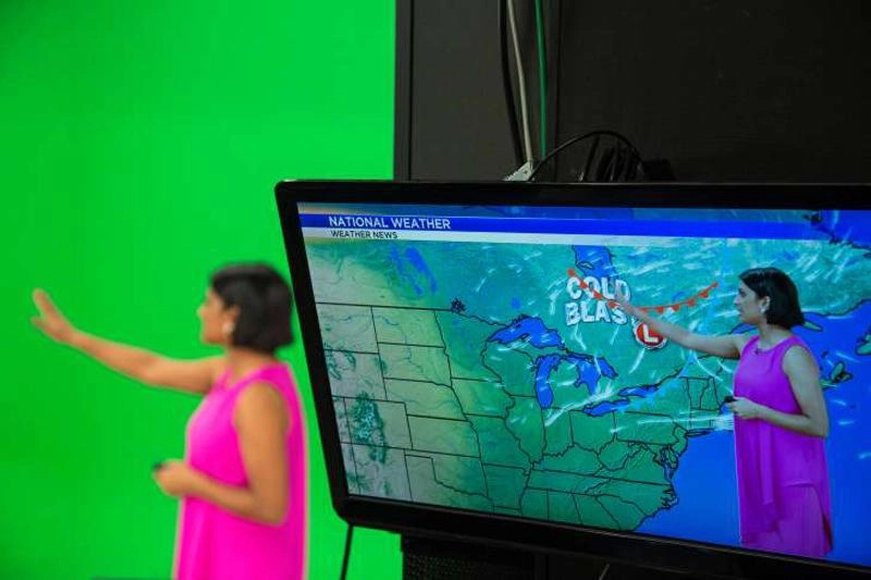 Mc thời tiết vtv tiết lộ màu sắc trang phục cấm kỵ khi lên sóng bản tin - 14