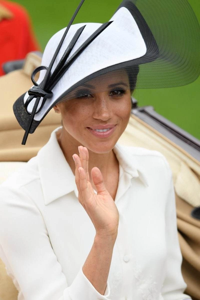 Meghan markle đích thị là công nương sành điệu chịu chơi nhất hoàng gia anh ăn đứt chị dâu kate - 20