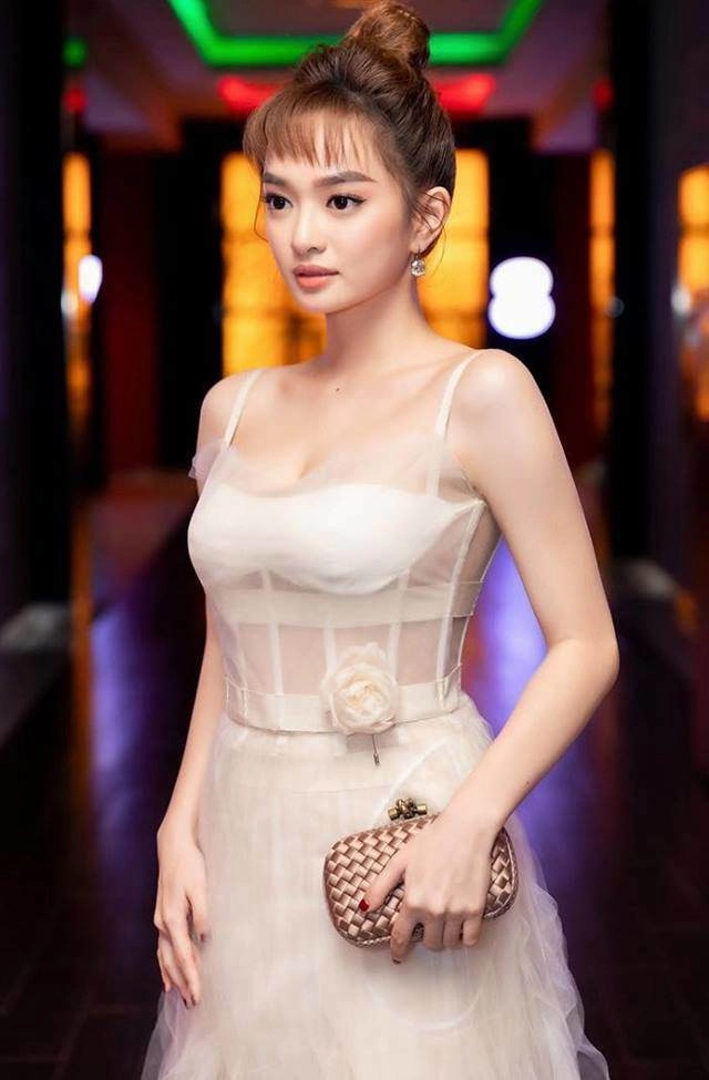 Mới 19 20 tuổi nhưng tiểu vy và kaity nguyễn lại có gu thời trang sexy nóng bỏng hết nấc - 11