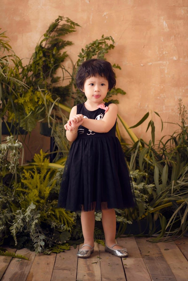 Mới 2 tuổi con gái của á hậu diễm trang tạo dáng chuyên nghiệp không kém mẹ - 5