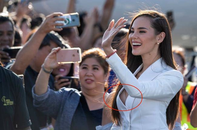 Mới đăng quang được 4 ngày hh hoàn vũ 2018 đã để lộ áo lót phản cảm - 5