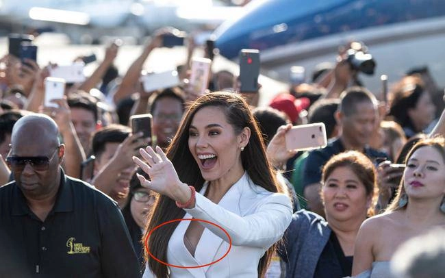 Mới đăng quang được 4 ngày hh hoàn vũ 2018 đã để lộ áo lót phản cảm - 6