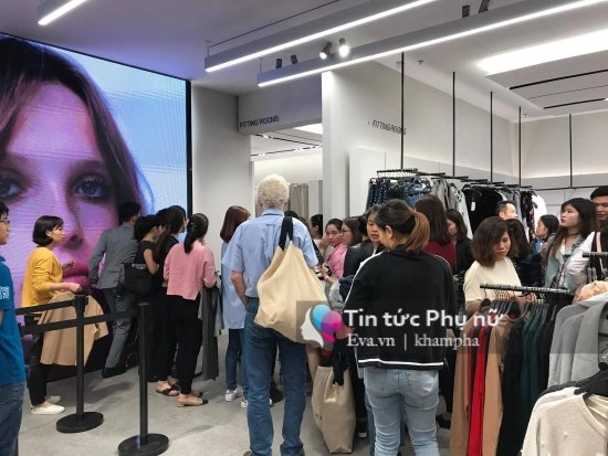 Mưa gió ngày khai trương zara đón lượng khách không đông như mong đợi - 7