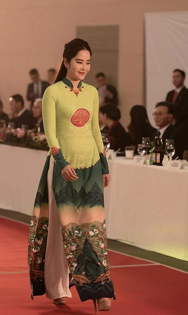 Nam em diện áo dài còn thua xa chàng trai này thế có đáng xấu hổ không cơ chứ - 2
