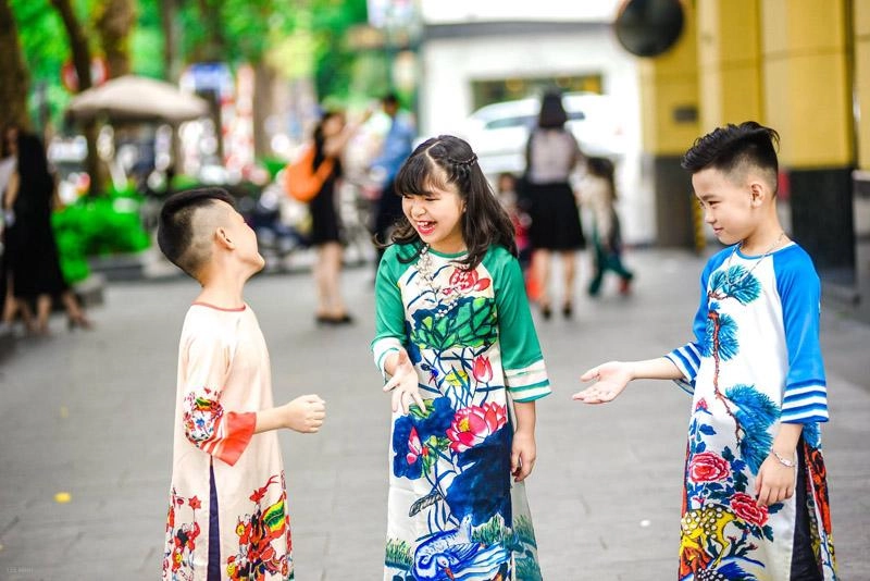 Ngắm các thiên thần nhí diện áo dài yêu thế này đảm bảo cả năm may mắn - 3