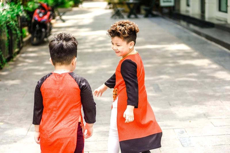 Ngắm các thiên thần nhí diện áo dài yêu thế này đảm bảo cả năm may mắn - 4
