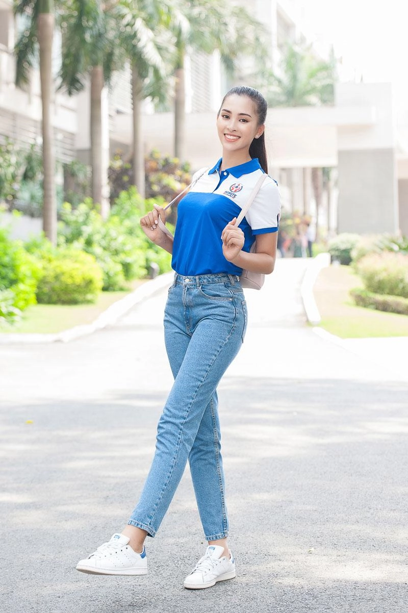 Ngày đầu tiên đi học hoa hậu tiểu vy xinh đẹp với đồng phục đúng chuẩn nữ sinh - 3