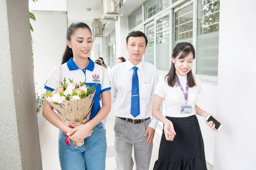 Ngày đầu tiên đi học hoa hậu tiểu vy xinh đẹp với đồng phục đúng chuẩn nữ sinh - 4