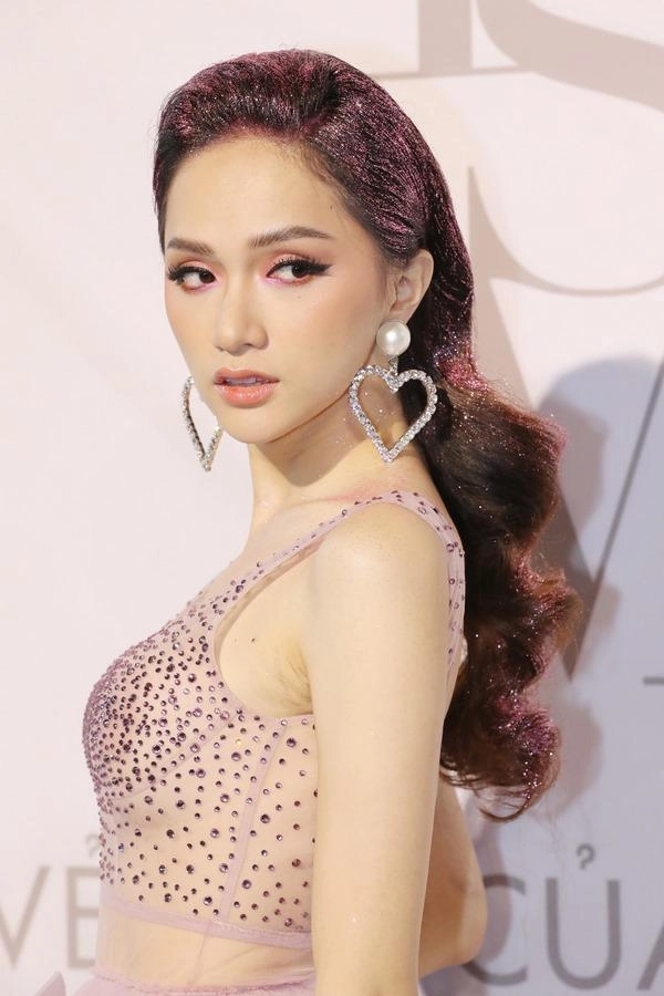 Ngoài để sao nam giả gái thảm đỏ show diễn thời trang của lý quí khánh còn có gì - 3