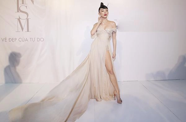 Ngoài để sao nam giả gái thảm đỏ show diễn thời trang của lý quí khánh còn có gì - 5