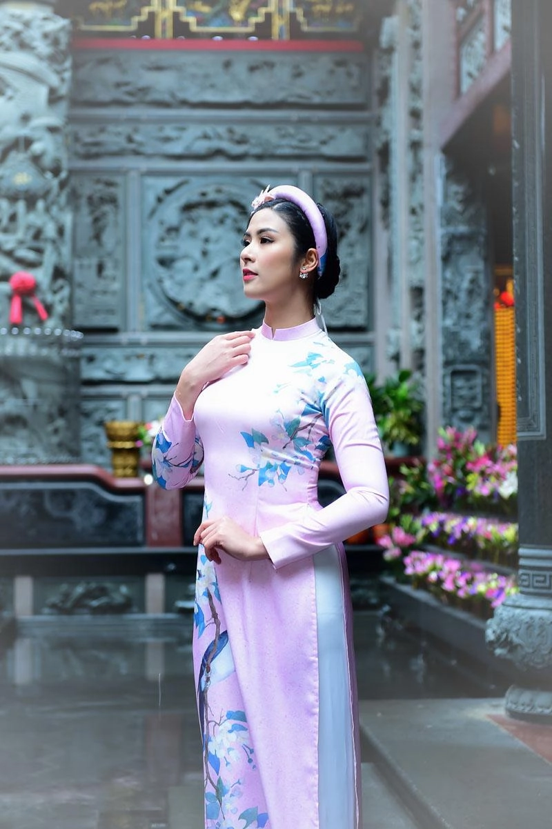 Ngọc hân rạng rỡ diện áo dài đôi với mẫu nhí mang hai dòng máu hoa - việt - 9