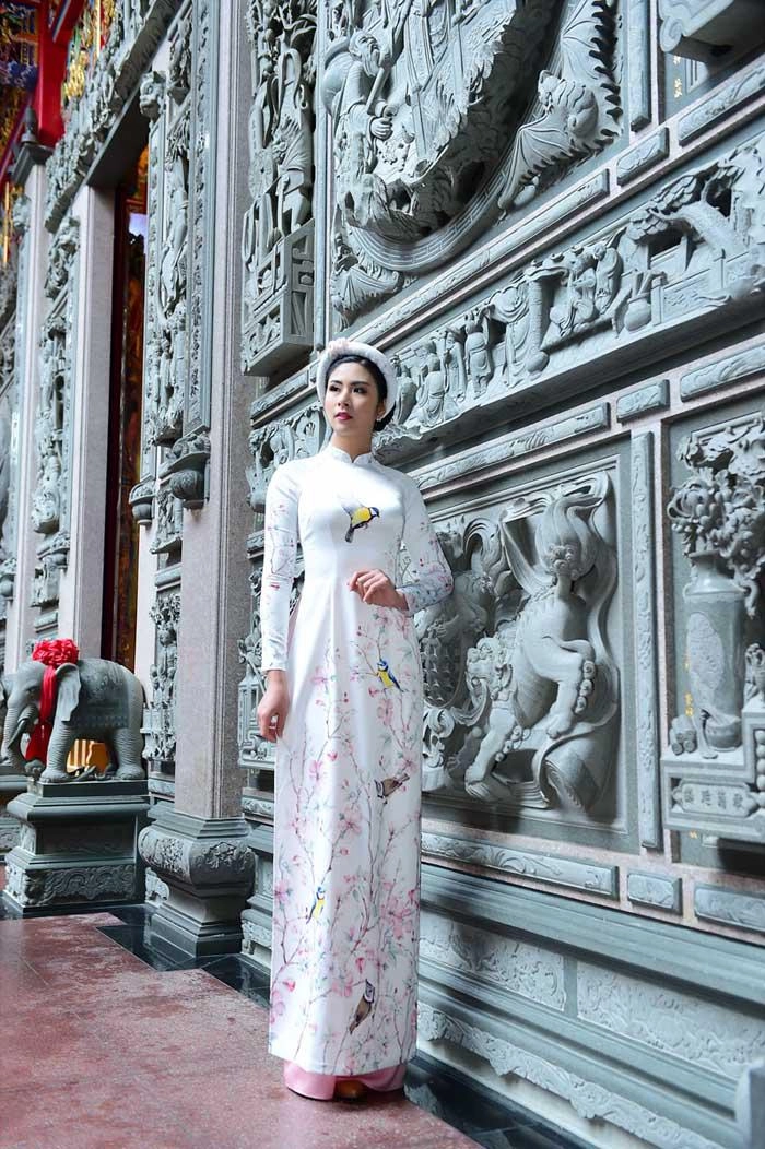 Ngọc hân rạng rỡ diện áo dài đôi với mẫu nhí mang hai dòng máu hoa - việt - 11