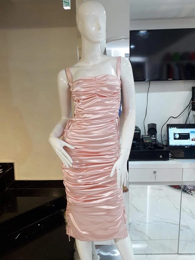 Ngọc trinh bất ngờ bị dân mạng bóc phốt khi diện váy nhái ngụy anh lạc - 2