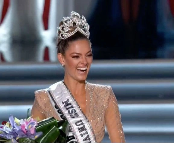 Người đẹp nam phi chiến thắng miss universe ngoạn mục tất cả các thí sinh mừng như tết - 2