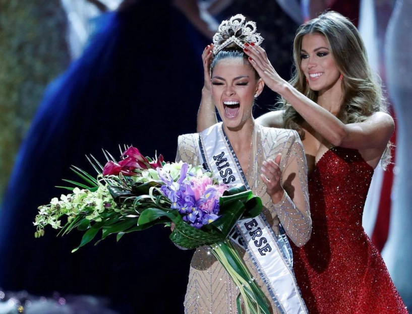 Người đẹp nam phi chiến thắng miss universe ngoạn mục tất cả các thí sinh mừng như tết - 3