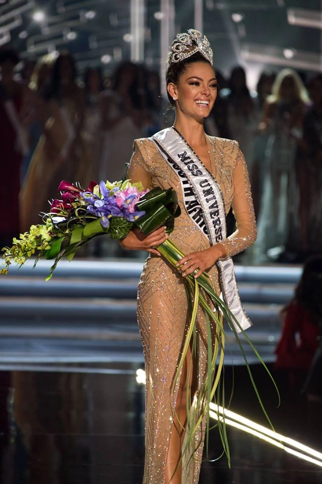 Người đẹp nam phi chiến thắng miss universe ngoạn mục tất cả các thí sinh mừng như tết - 4