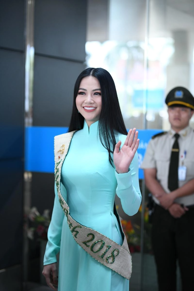 Người hâm mộ thất vọng vì hh phương khánh chỉ được mang vương miện giả về nước - 1