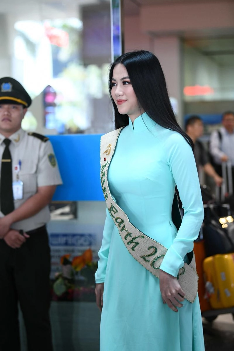 Người hâm mộ thất vọng vì hh phương khánh chỉ được mang vương miện giả về nước - 2