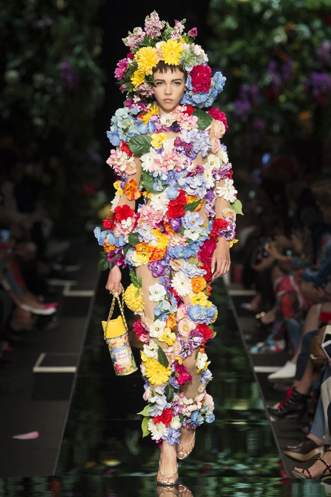 Nhà mốt moschino gây bất ngờ với thiết kế giống hệt mẫu váy tóc tiên mặc 1 năm trước - 8