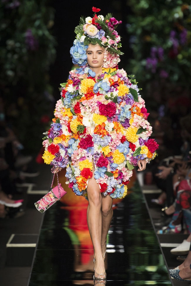 Nhà mốt moschino gây bất ngờ với thiết kế giống hệt mẫu váy tóc tiên mặc 1 năm trước - 9