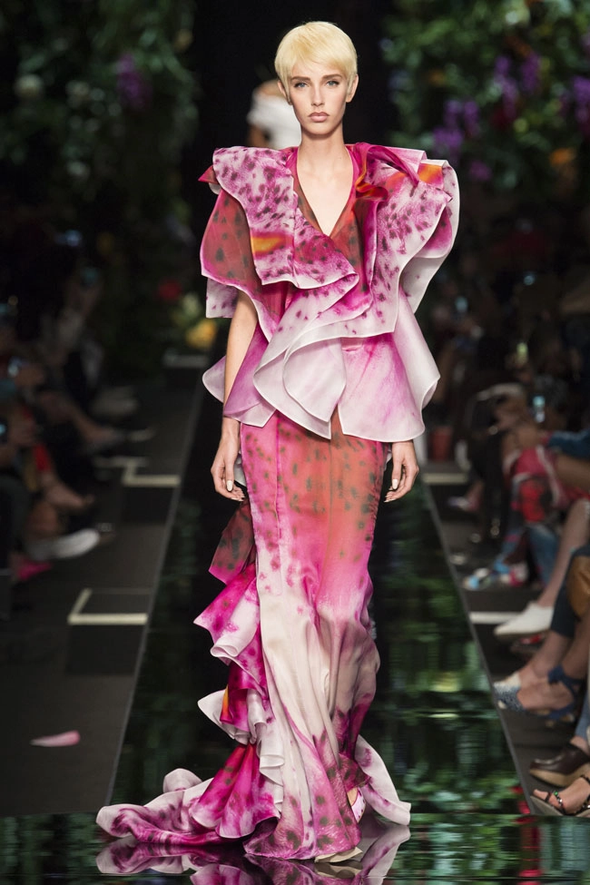 Nhà mốt moschino gây bất ngờ với thiết kế giống hệt mẫu váy tóc tiên mặc 1 năm trước - 11