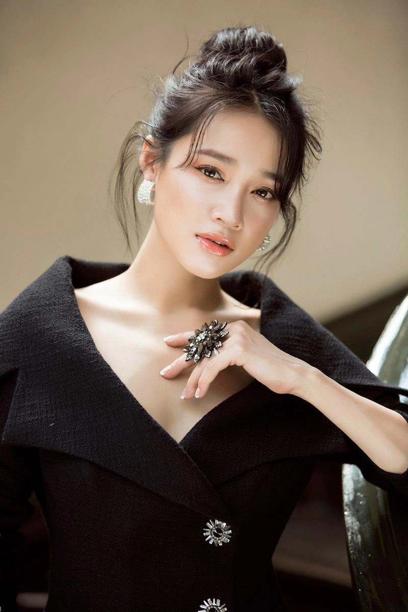 Nhã phương bất ngờ khoe nhan sắc rạng rỡ vòng hai thon gọn trước tin đồn bầu bí - 11