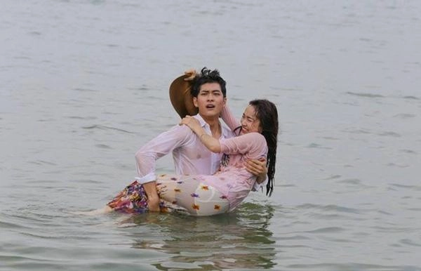 Nhã phương sụp đổ hình tượng gái ngoan vì hớ hênh thế này chắc trường giang cũng phải đỏ mặt - 3