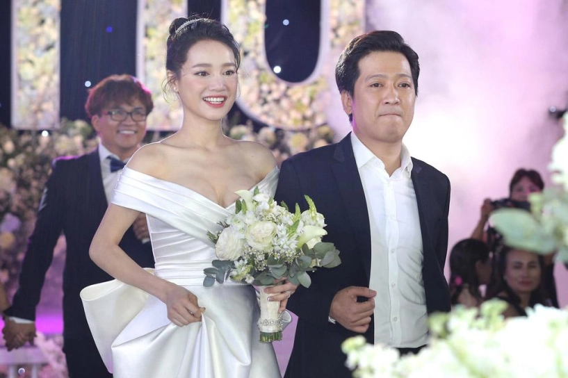 Nhìn lại váy cưới nhã phương fans giật mình vì chi tiết táo bạo chưa từng thấy của cô dâu - 2