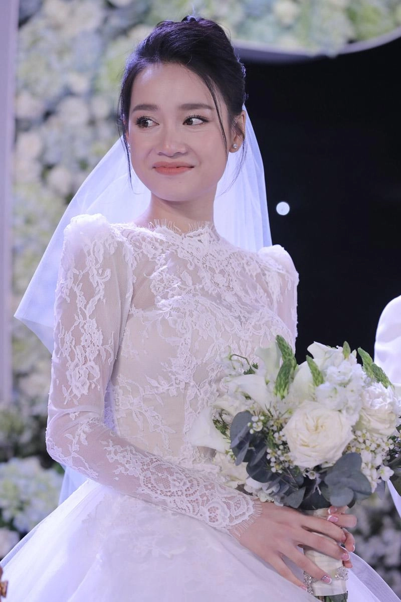 Nhìn lại váy cưới nhã phương fans giật mình vì chi tiết táo bạo chưa từng thấy của cô dâu - 6