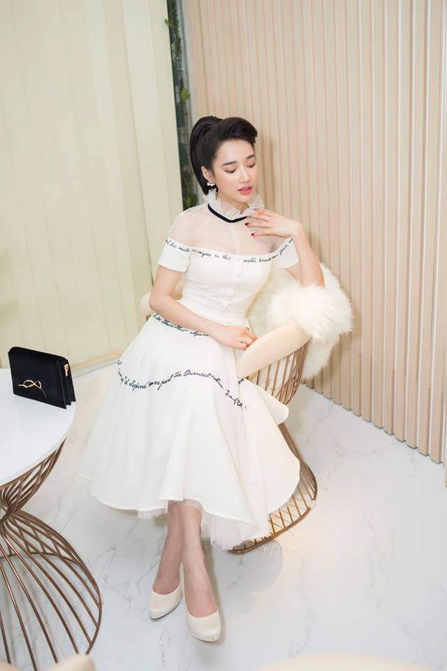 Nhìn lại váy cưới nhã phương fans giật mình vì chi tiết táo bạo chưa từng thấy của cô dâu - 11