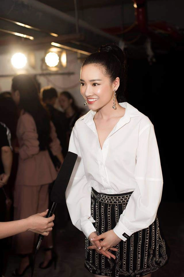 Nhìn lại váy cưới nhã phương fans giật mình vì chi tiết táo bạo chưa từng thấy của cô dâu - 12