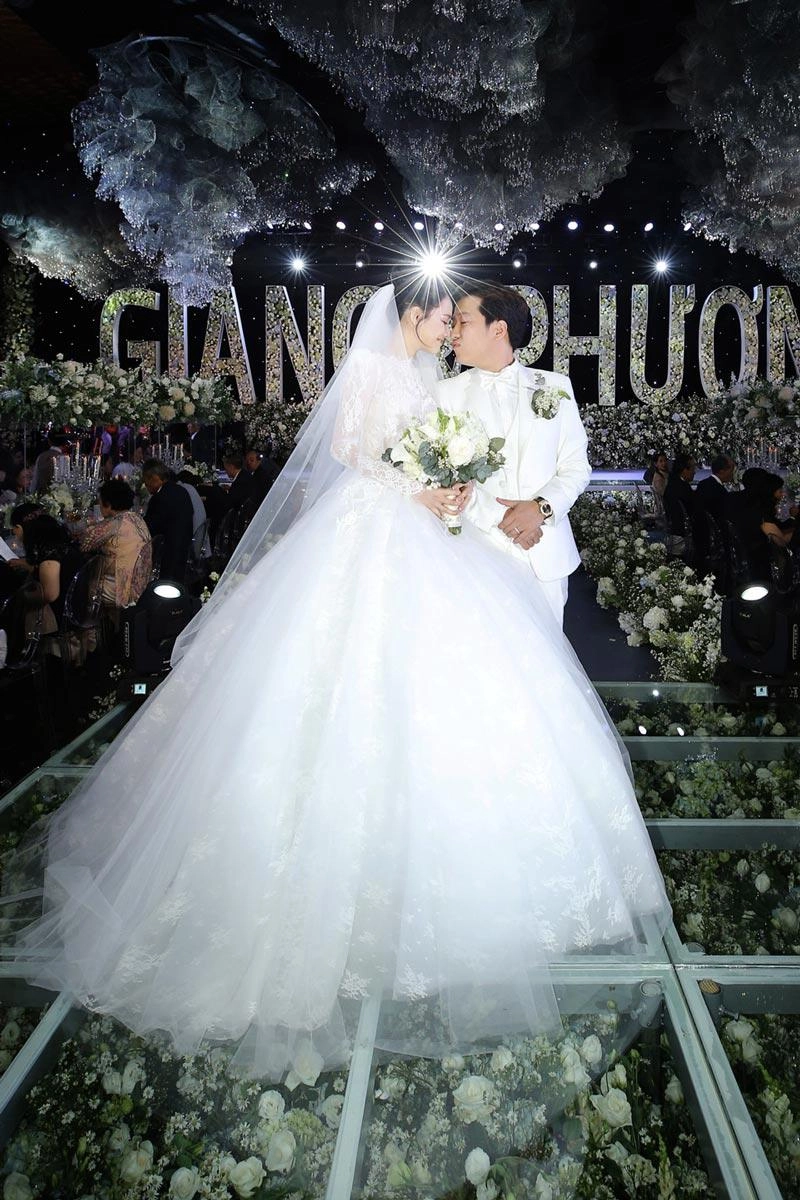 Những điều chưa tiết lộ về váy cưới nhã phương cô dâu hạnh phúc nhất là đây - 1