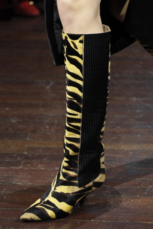 Những tuyệt phẩm giày boots từ sàn diễn thu đông 2016 - 13