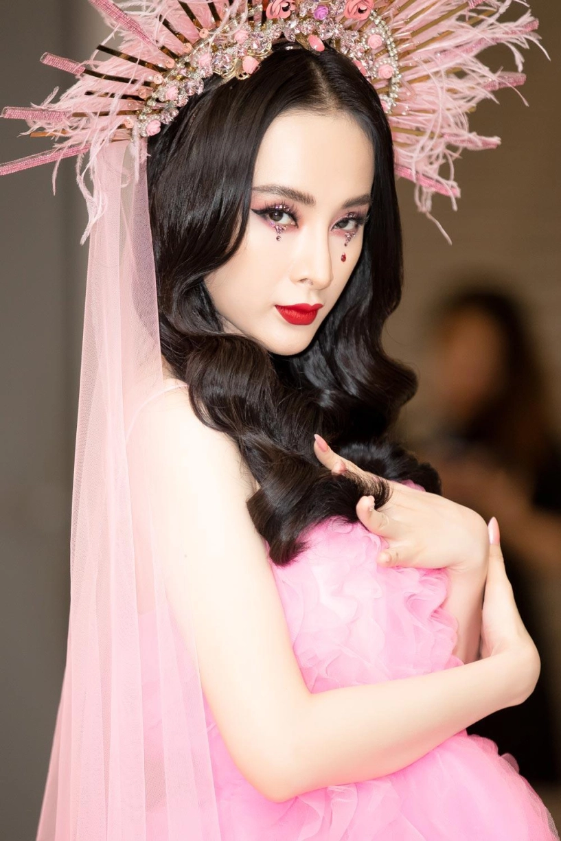 Nữ thần angela phương trinh mê hoặc lòng người với bộ cánh hồng rực rỡ - 3