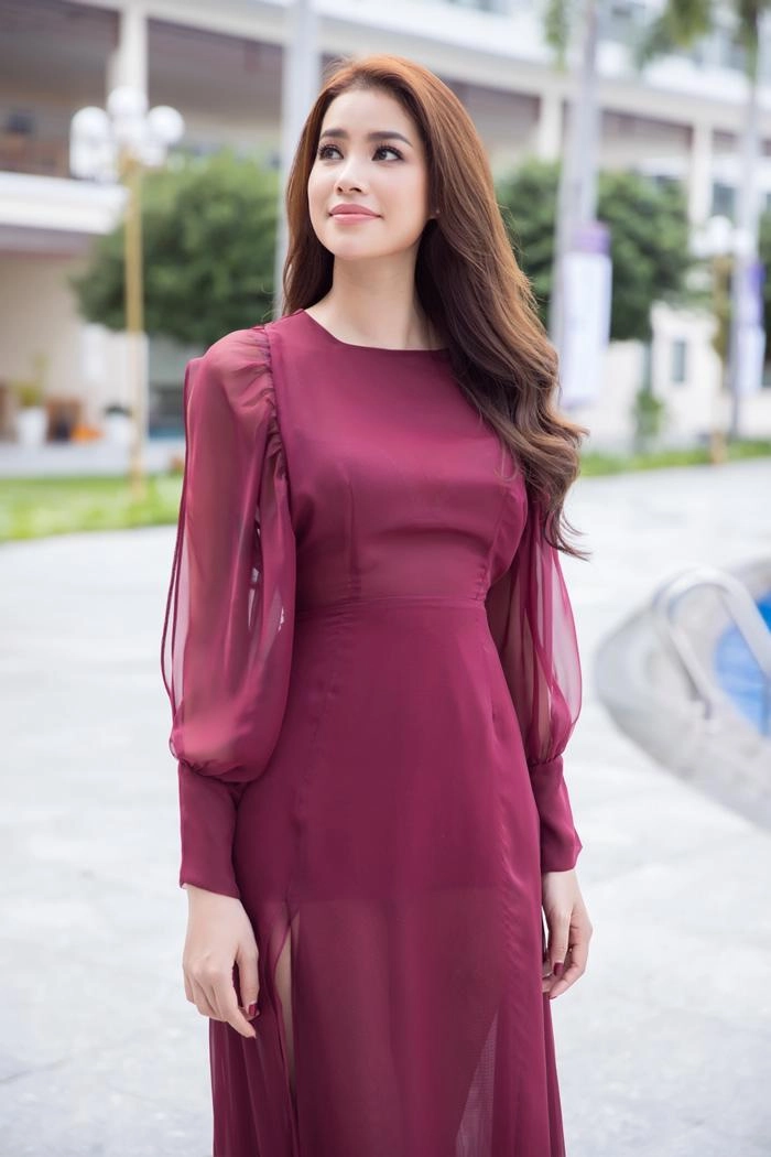 Phạm hương diện lại váy cũ rớt nước mắt trước ngày trao lại vương miện - 4