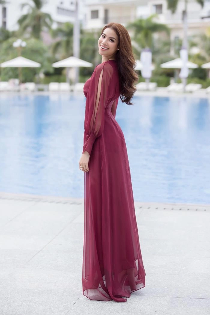 Phạm hương diện lại váy cũ rớt nước mắt trước ngày trao lại vương miện - 5